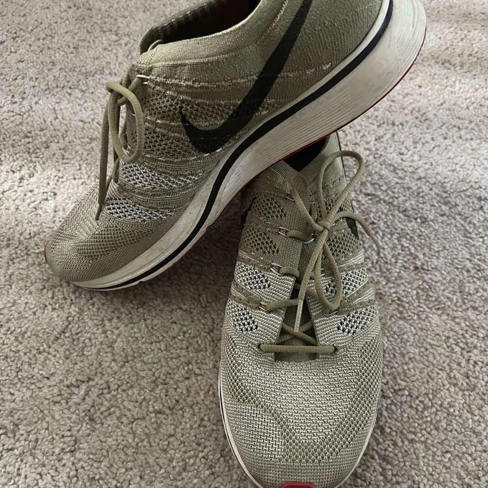 Nike FlyKnit Trainers